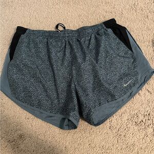 Nike Women's Patterned Gray Athletic Shorts